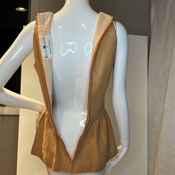 Chester Weinberg Sz 8 Suede Peplum Full Zip Back Sleeveless Top - Picture 5 of 12